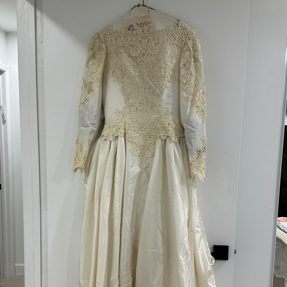 Elegant Lace Long Sleeve Dress